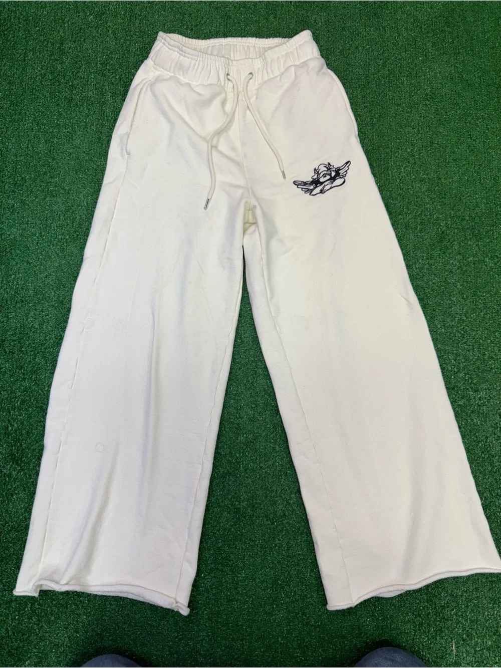Boys Lie Sweatpants Women’s Size Small White Baggy Wide Leg Cupid